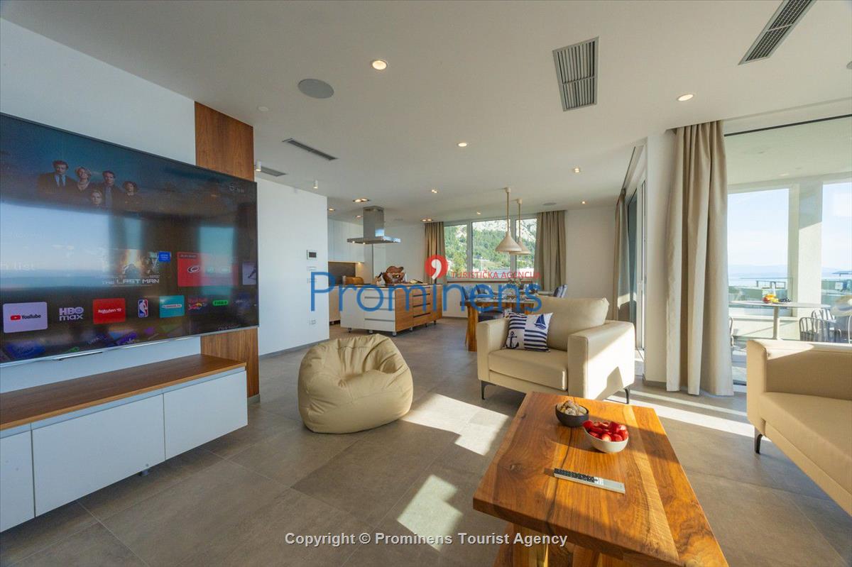 Luxus Penthouse Sara mit Meerblick, Dachterrasse mit Whirlpool, Sonnenliegen, Essbereich und Küche,  Parkplatz , E Ladestation inklusive. 