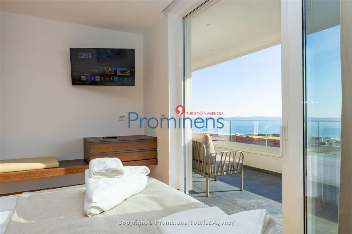 Luxus Penthouse Sara mit Meerblick, Dachterrasse mit Whirlpool, Sonnenliegen, Essbereich und Küche,  Parkplatz , E Ladestation inklusive. 