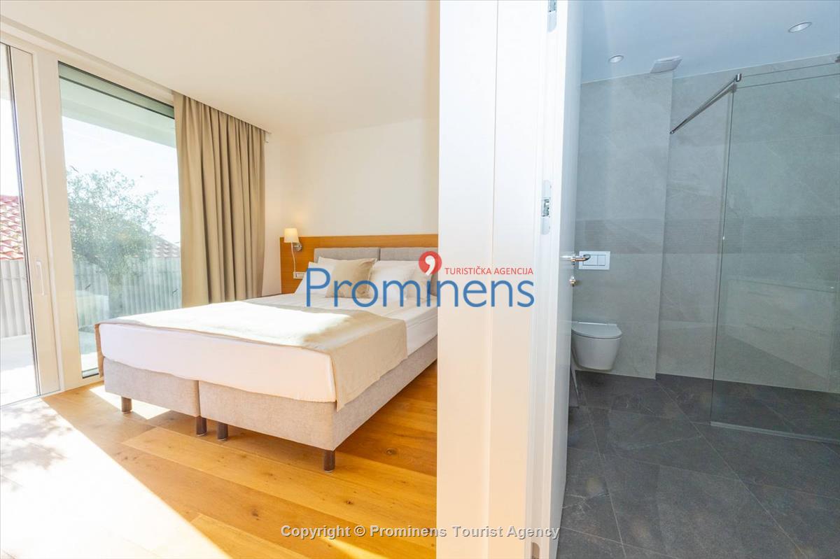 Exklusive Ferienwohnung Maja und Petra mit Pool in Makarska, 