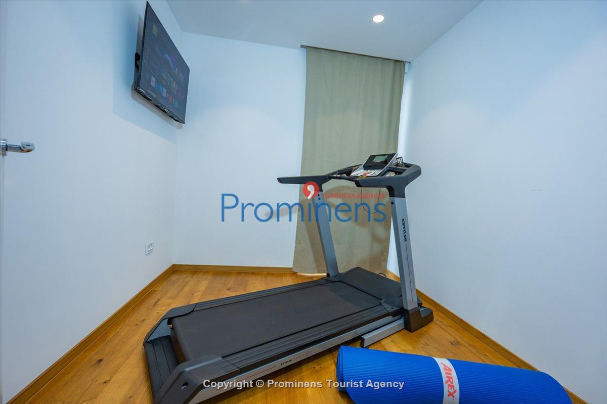 Pool apartment Maja & Petra Makarska