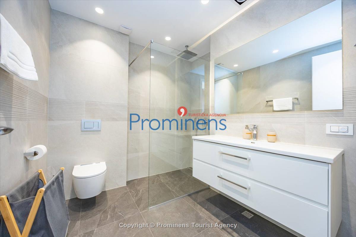 Exklusive Ferienwohnung Maja und Petra mit Pool in Makarska, 