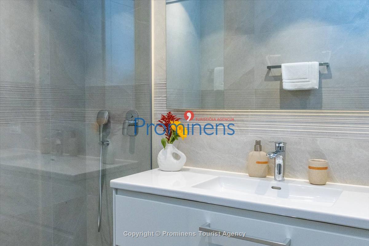 Exklusive Ferienwohnung Maja und Petra mit Pool in Makarska, 