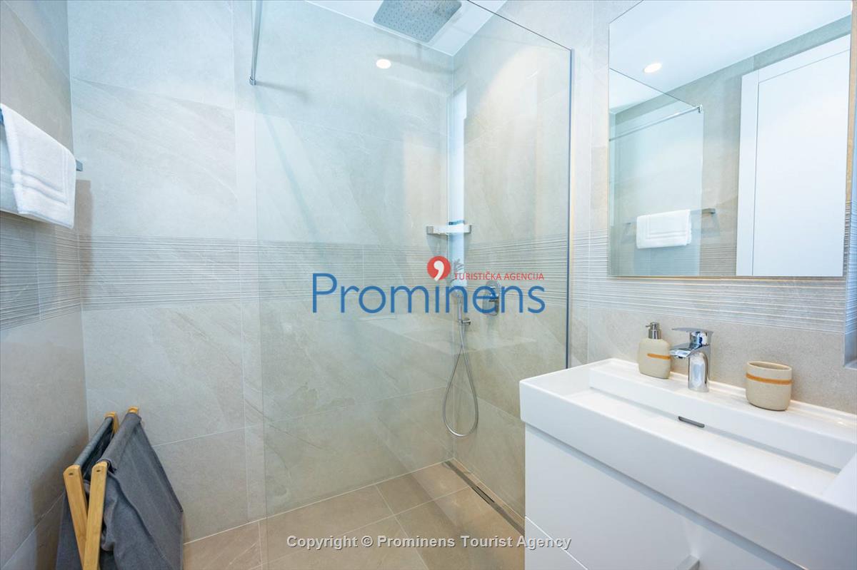 Exklusive Ferienwohnung Maja und Petra mit Pool in Makarska, 