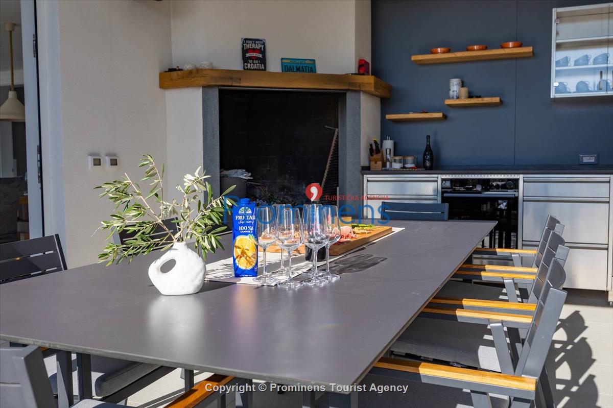 Exklusive Ferienwohnung Maja und Petra mit Pool in Makarska, 