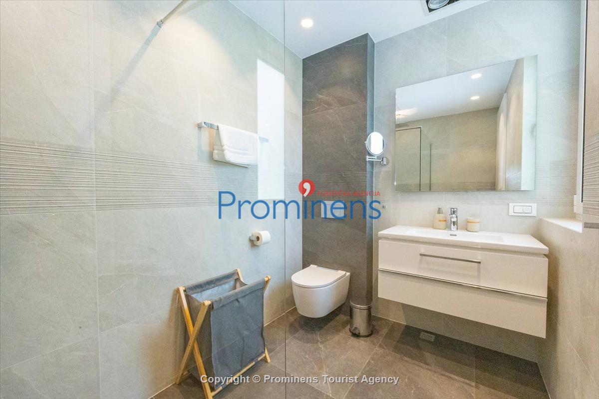 Exklusive Ferienwohnung Maja und Petra mit Pool in Makarska, 