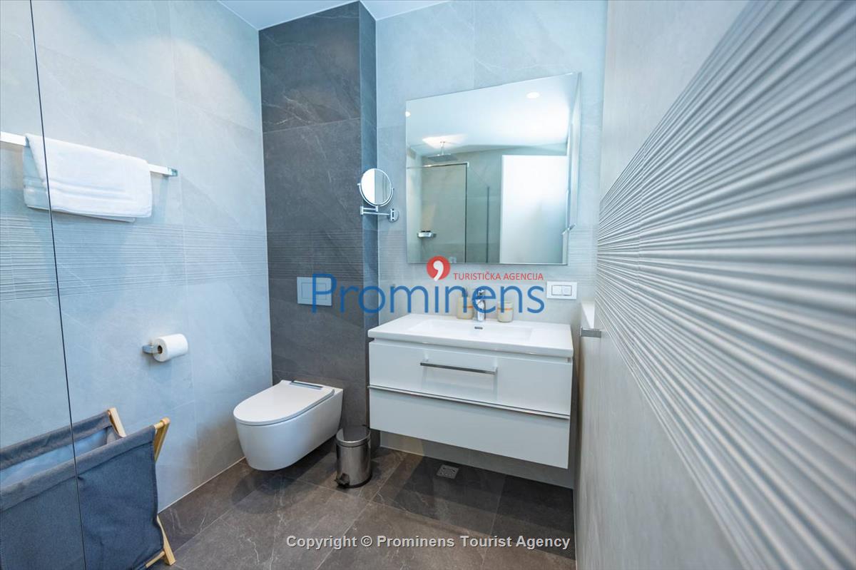 Exklusive Ferienwohnung Maja und Petra mit Pool in Makarska, 