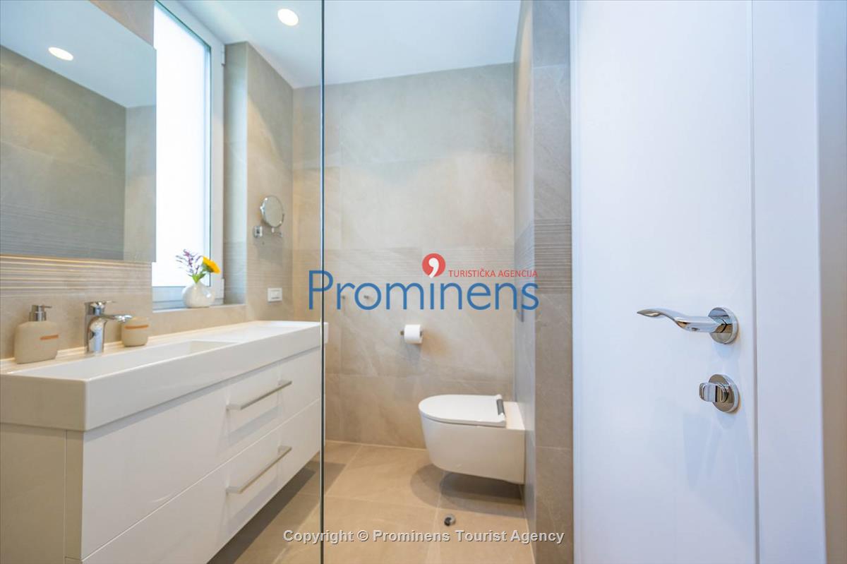 Exklusive Ferienwohnung Maja und Petra mit Pool in Makarska, 