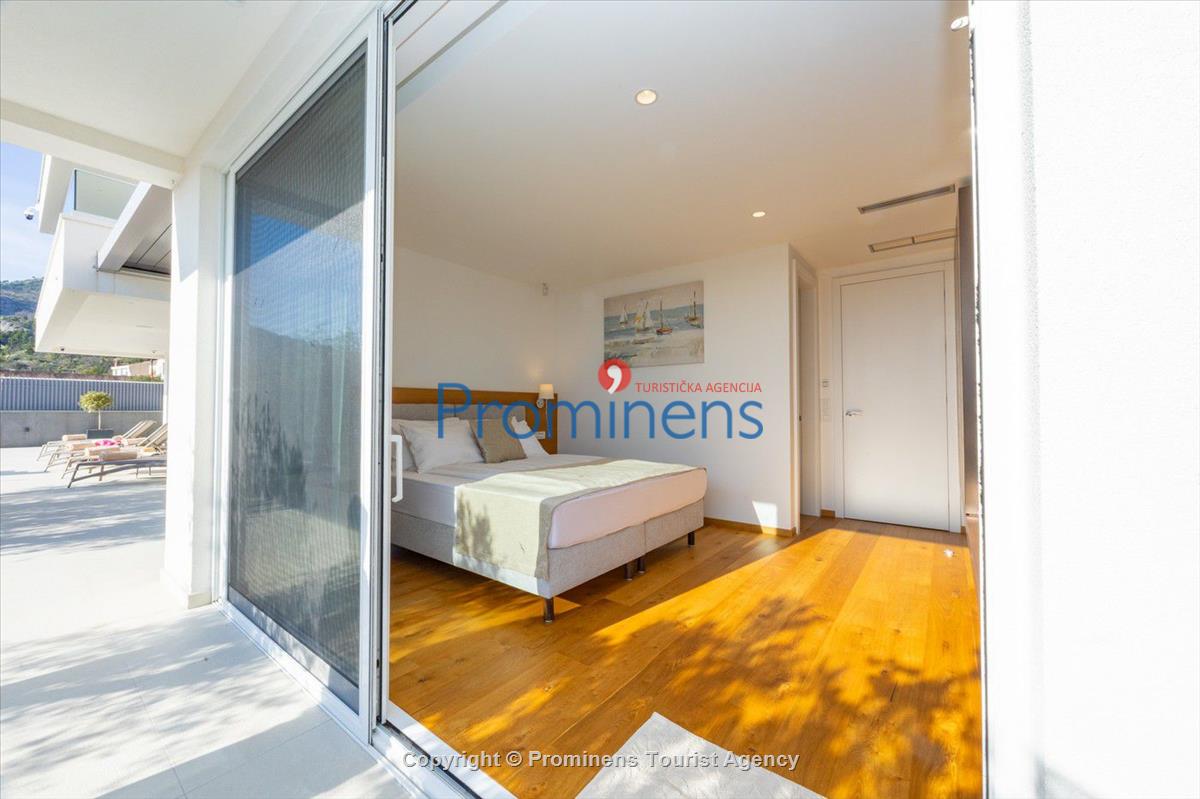 Pool apartment Maja & Petra Makarska