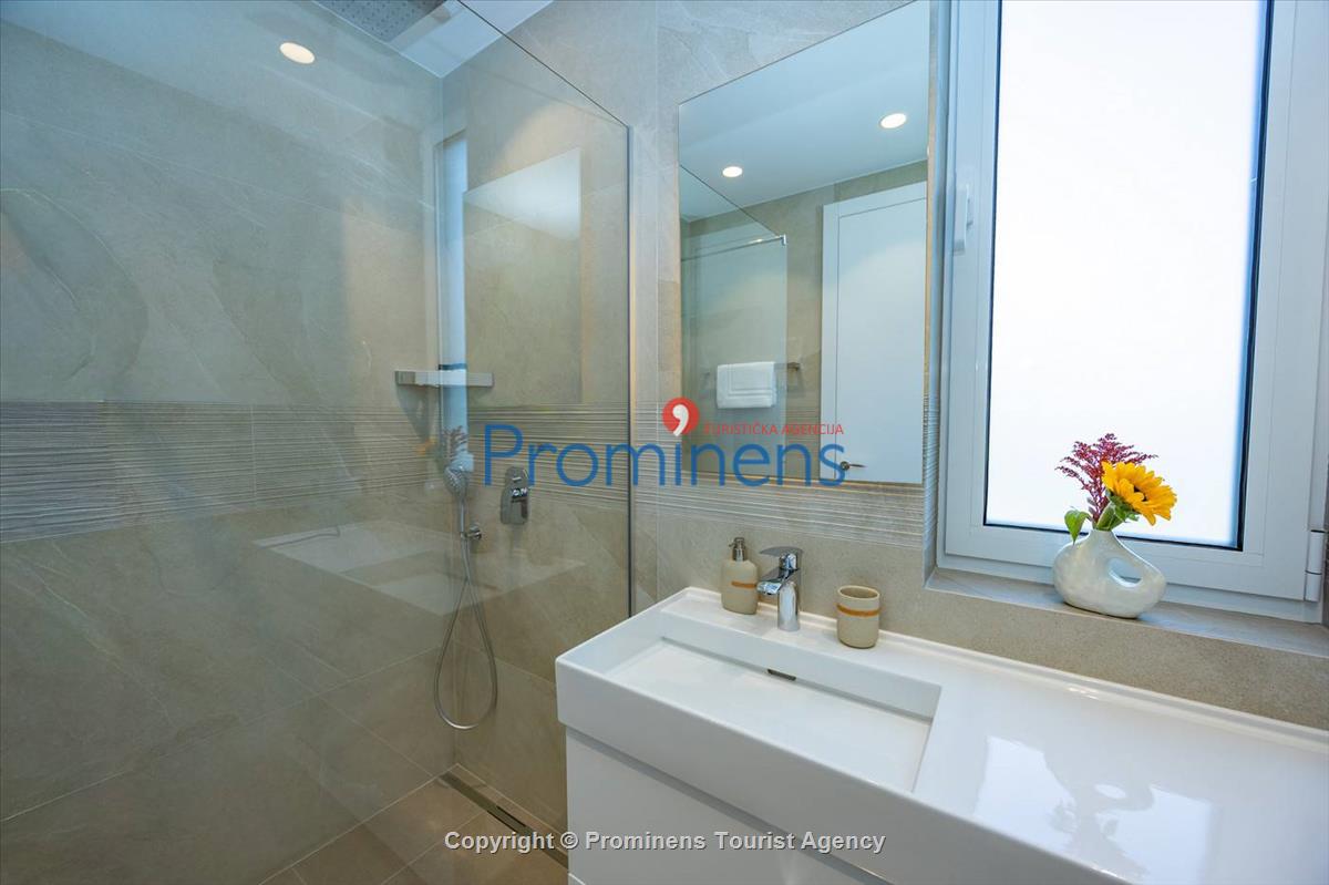 Exklusive Ferienwohnung Maja und Petra mit Pool in Makarska, 