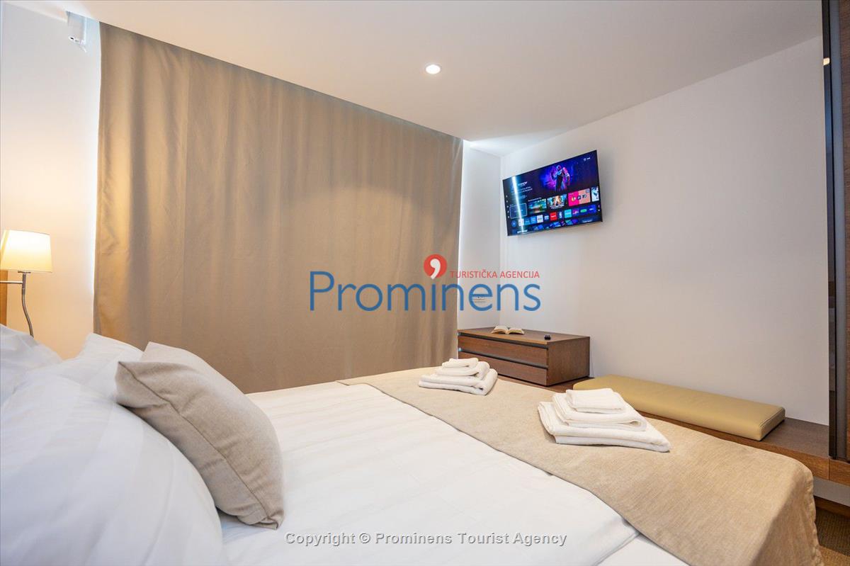 Pool apartment Maja & Petra Makarska