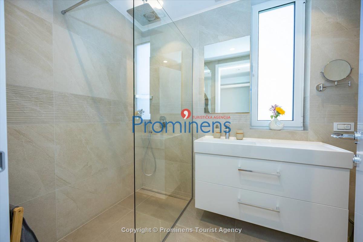 Exklusive Ferienwohnung Maja und Petra mit Pool in Makarska, 