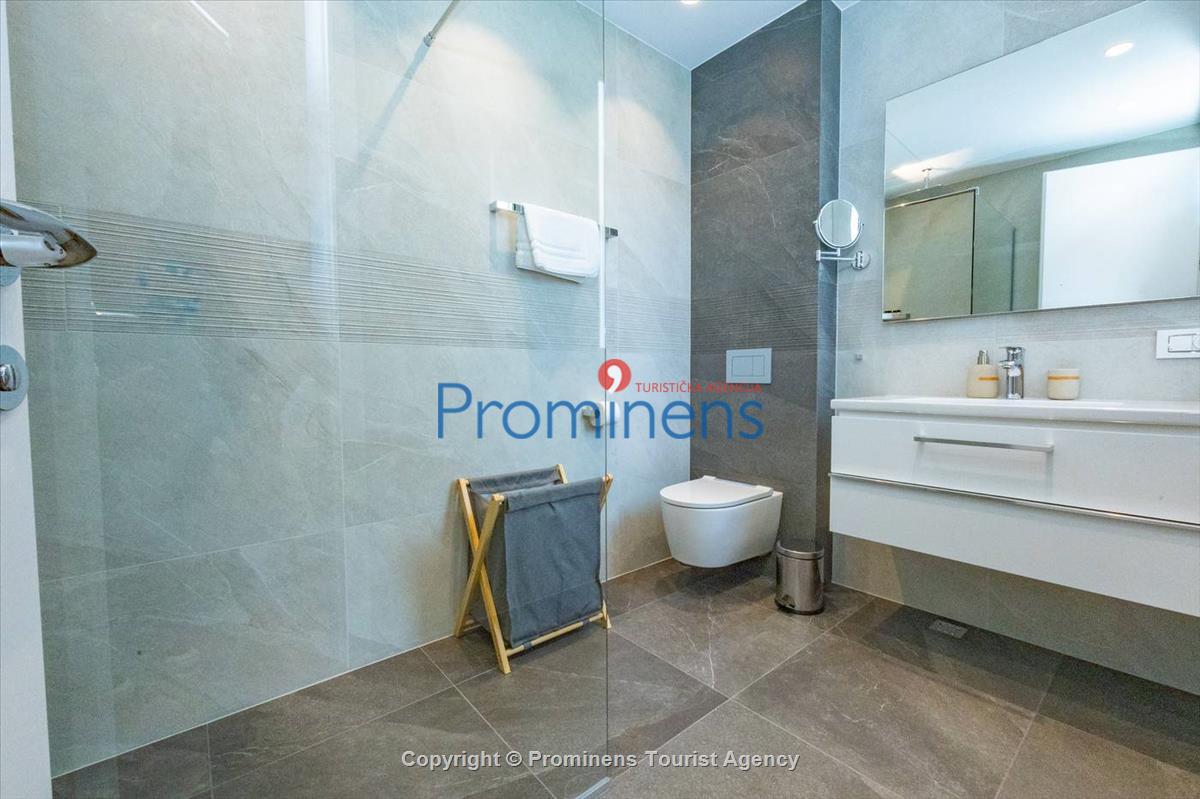 Exklusive Ferienwohnung Maja und Petra mit Pool in Makarska, 