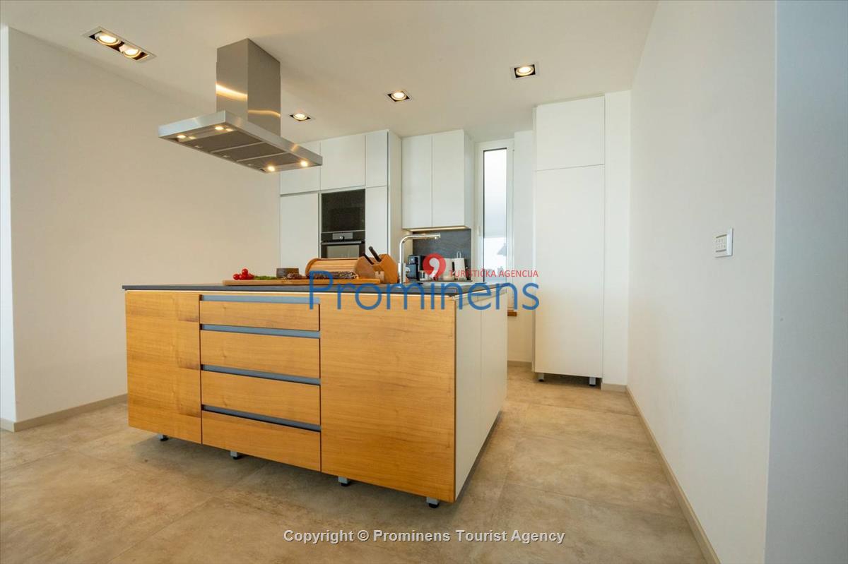 Exklusive Ferienwohnung Maja und Petra mit Pool in Makarska, 