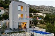Villa Šime Brela – Pool, Sea View, Gym, Sleeps 4