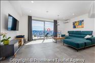 Villa Šime Brela – Pool, Sea View, Gym, Sleeps 4