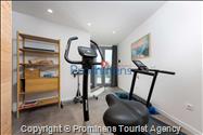 Villa Šime Brela – Pool, Sea View, Gym, Sleeps 4