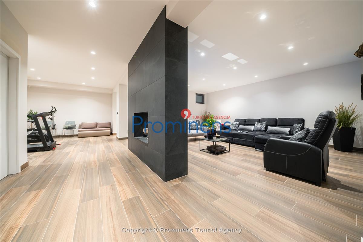 Villa Hota Makarska – grijani bazen, masažna kada, sauna, fitnes, 8 osoba