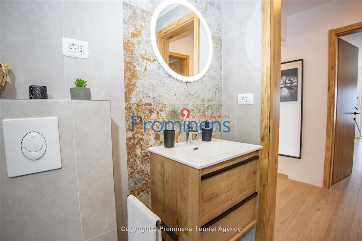 Penthouse Helena in Makarska – Exklusive Ferienwohnung mit Meerblick und Whirlpool