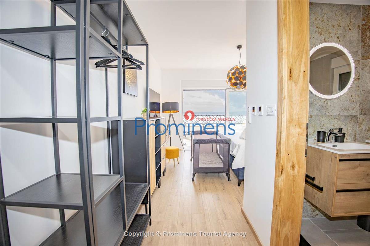 Penthouse Helena in Makarska – Exklusive Ferienwohnung mit Meerblick und Whirlpool