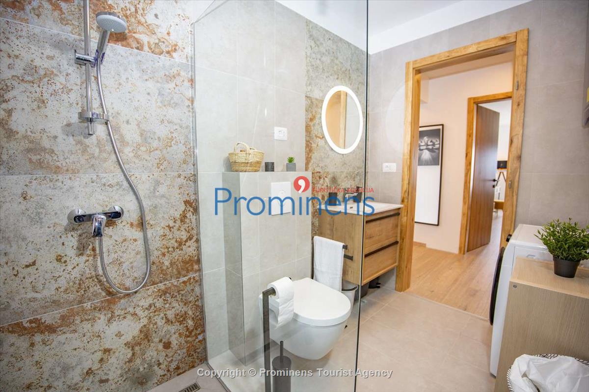 Penthouse Helena in Makarska – Exklusive Ferienwohnung mit Meerblick und Whirlpool