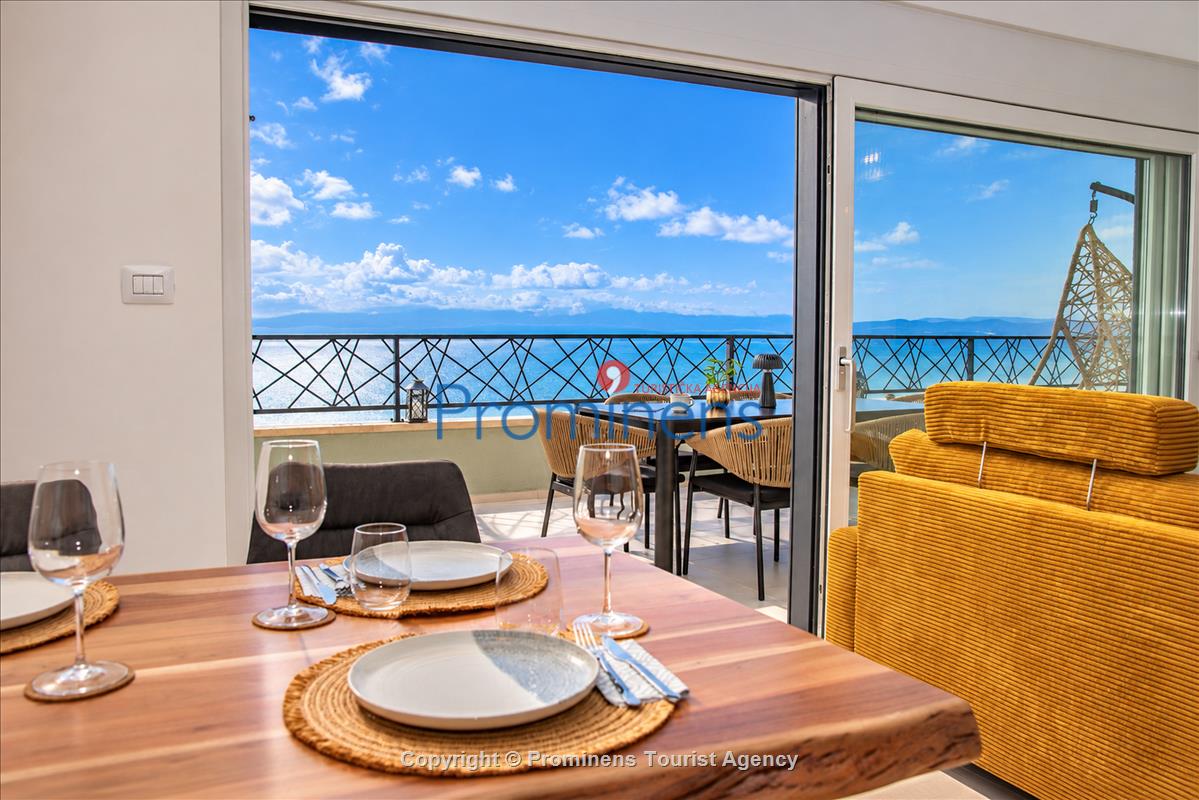 Penthouse Helena in Makarska – Exklusive Ferienwohnung mit Meerblick und Whirlpool