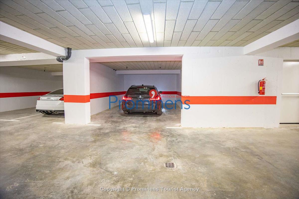 Penthouse Helena in Makarska – Exklusive Ferienwohnung mit Meerblick und Whirlpool