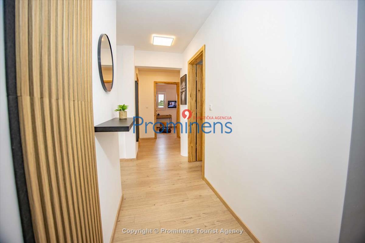 Penthouse Helena in Makarska – Exklusive Ferienwohnung mit Meerblick und Whirlpool