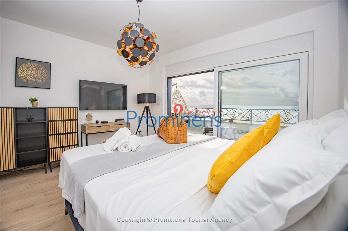 Penthouse Helena in Makarska – Exklusive Ferienwohnung mit Meerblick und Whirlpool