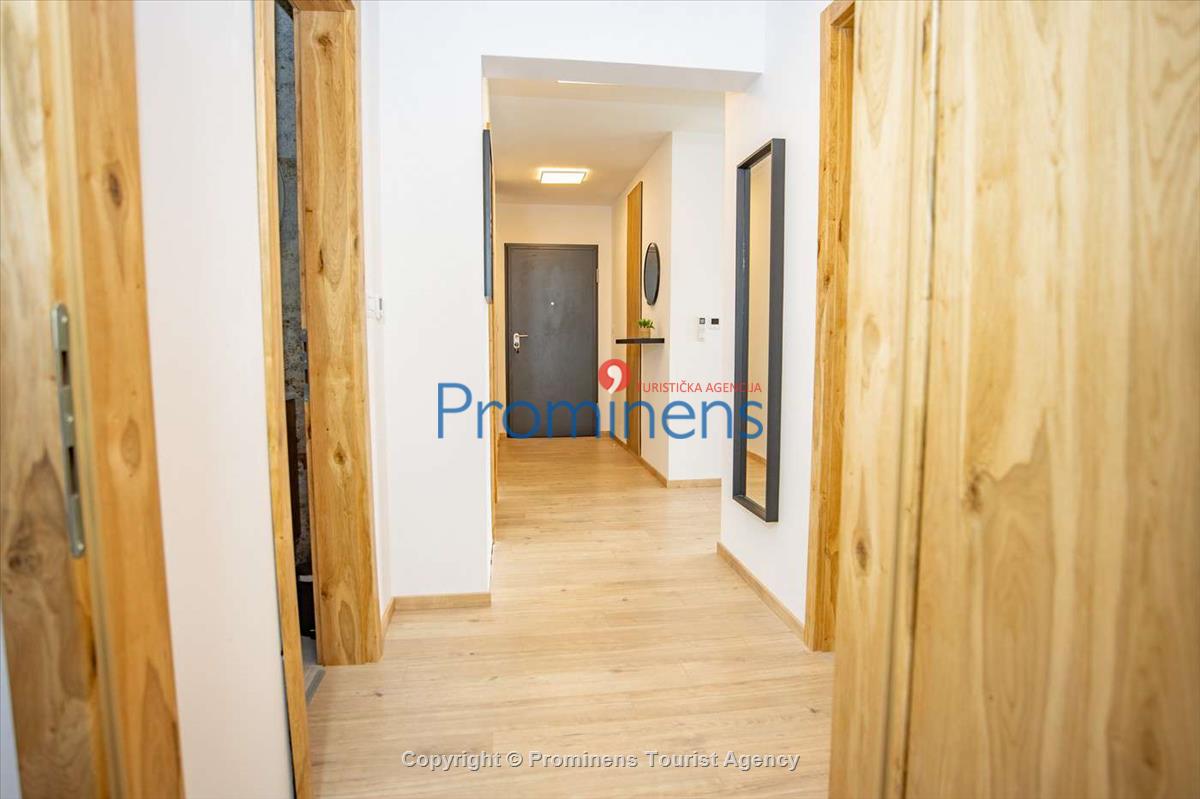 Penthouse Helena in Makarska – Exklusive Ferienwohnung mit Meerblick und Whirlpool