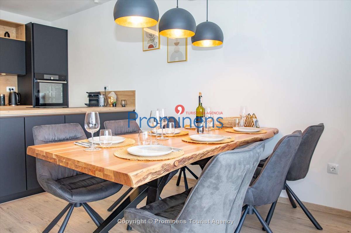 Penthouse Helena in Makarska – Exklusive Ferienwohnung mit Meerblick und Whirlpool