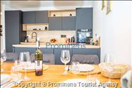 Penthouse Helena in Makarska – Exklusive Ferienwohnung mit Meerblick und Whirlpool
