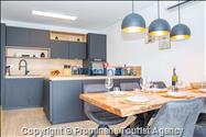 Penthouse Helena in Makarska – Exklusive Ferienwohnung mit Meerblick und Whirlpool