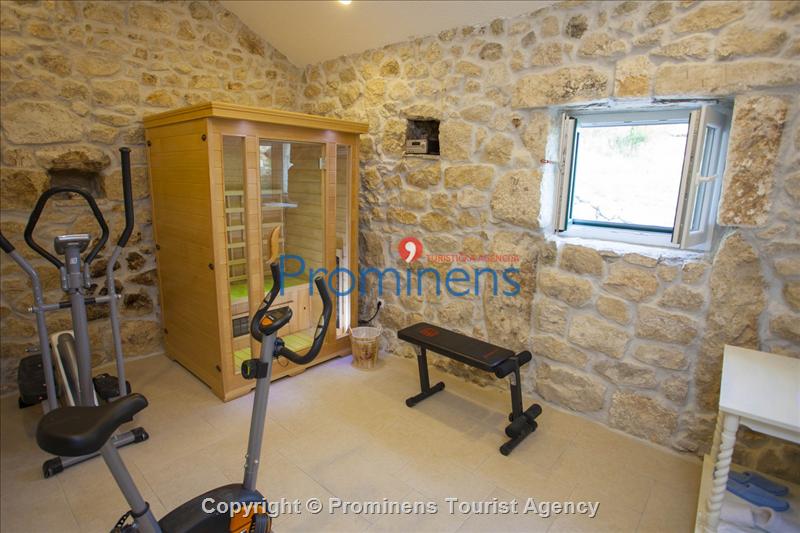 Steinhaus Fetiva mit Meerblick, Whirlpool und Sauna- ruhiger Lage ueber Makarska