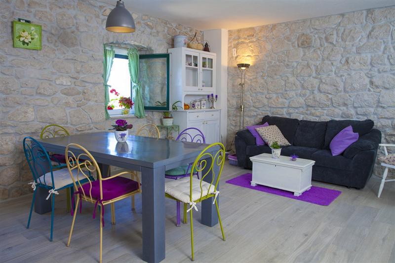 Steinhaus Fetiva mit Meerblick, Whirlpool und Sauna- ruhiger Lage ueber Makarska