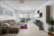 Luxurious apartment  Sandra with pool Makarska