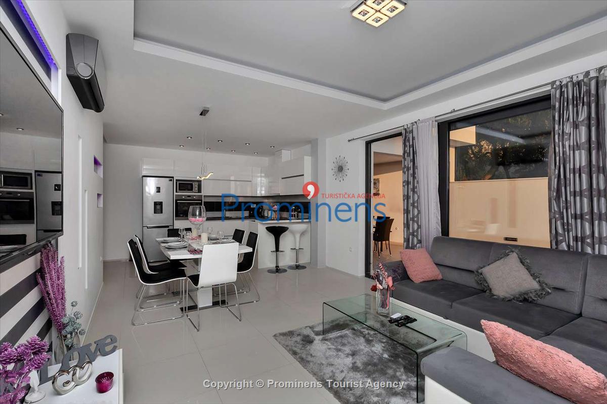 Villa Nera mit Pool in Makarska ruhige Lage drei Schlafzimmer Meerblick, Familienurlaub 