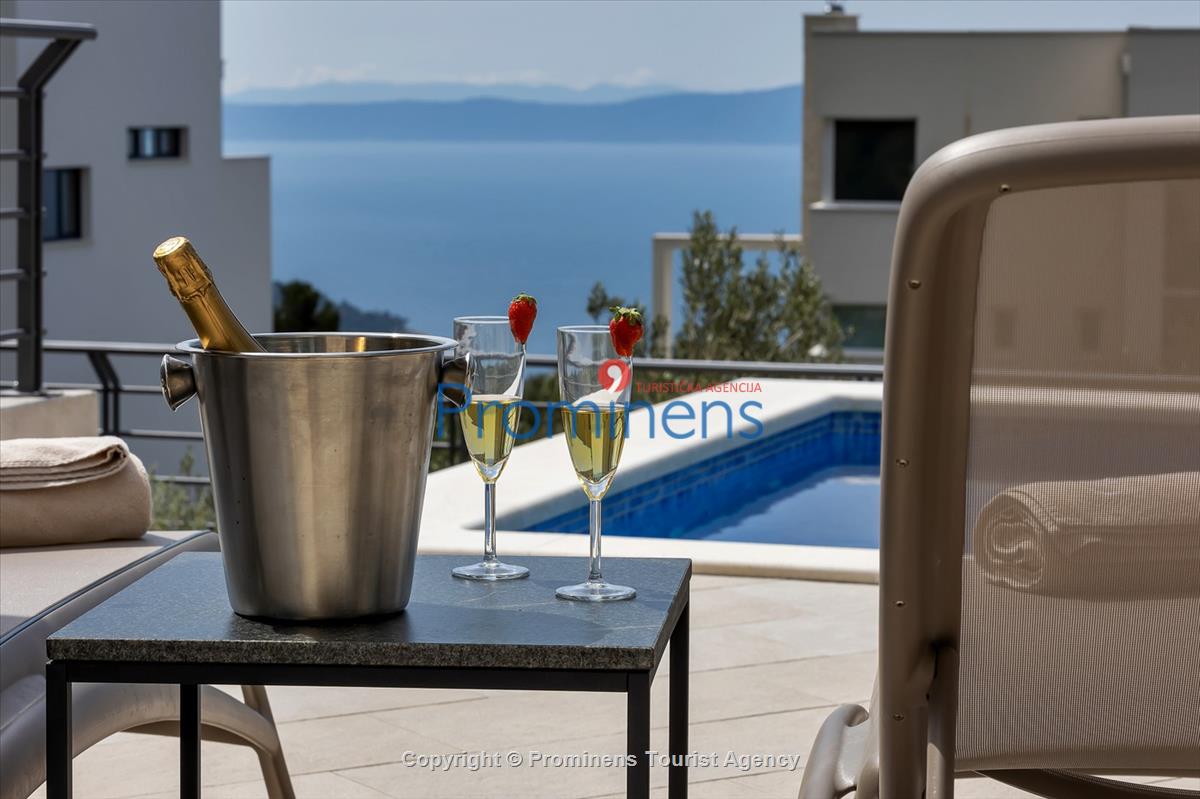 Ferienhaus Villa Oscar in Makarska mit beheiztem Pool, Whirlpool, Terrasse und Meerblick- ruhiger Familienurlaub