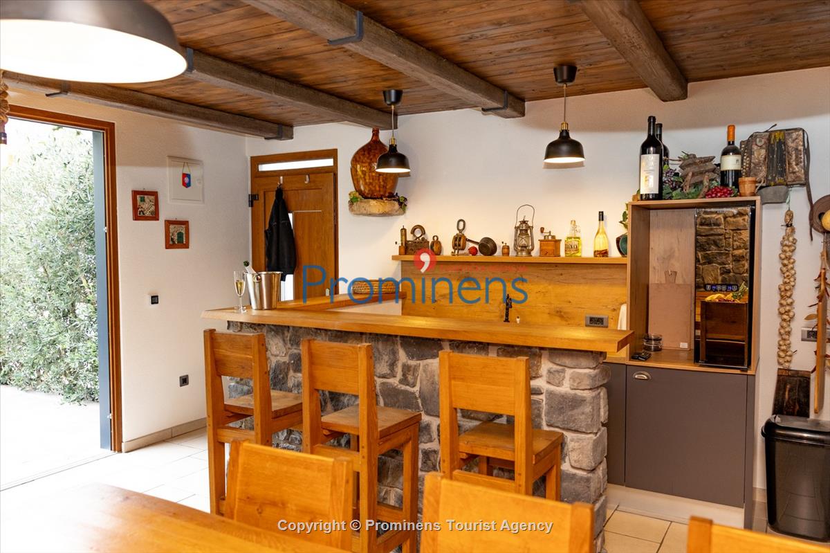 Ferienhaus Villa Oscar in Makarska mit beheiztem Pool, Whirlpool, Terrasse und Meerblick- ruhiger Familienurlaub