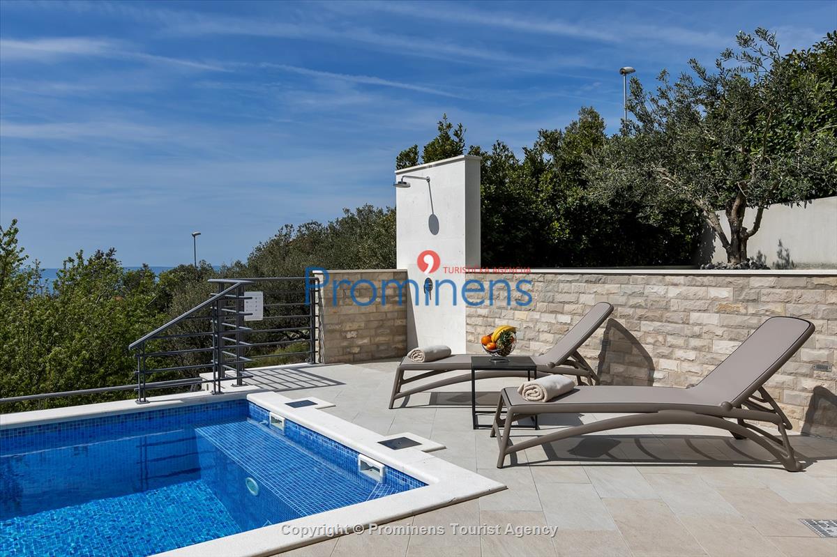 Ferienhaus Villa Oscar in Makarska mit beheiztem Pool, Whirlpool, Terrasse und Meerblick- ruhiger Familienurlaub