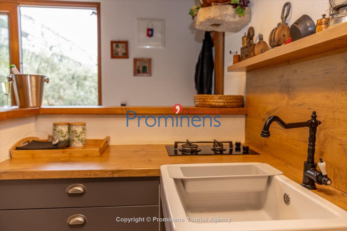 Ferienhaus Villa Oscar in Makarska mit beheiztem Pool, Whirlpool, Terrasse und Meerblick- ruhiger Familienurlaub