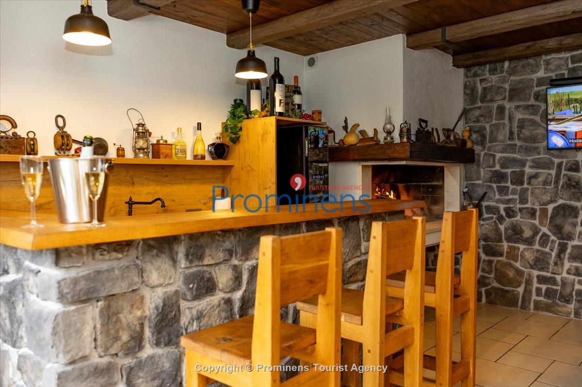 Ferienhaus Villa Oscar in Makarska mit beheiztem Pool, Whirlpool, Terrasse und Meerblick- ruhiger Familienurlaub