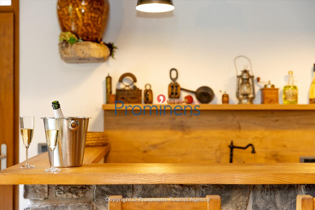 Ferienhaus Villa Oscar in Makarska mit beheiztem Pool, Whirlpool, Terrasse und Meerblick- ruhiger Familienurlaub