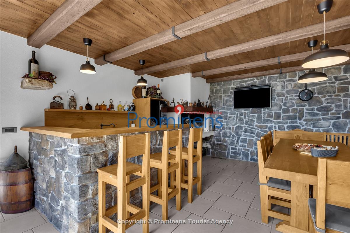 Ferienhaus Villa Oscar in Makarska mit beheiztem Pool, Whirlpool, Terrasse und Meerblick- ruhiger Familienurlaub