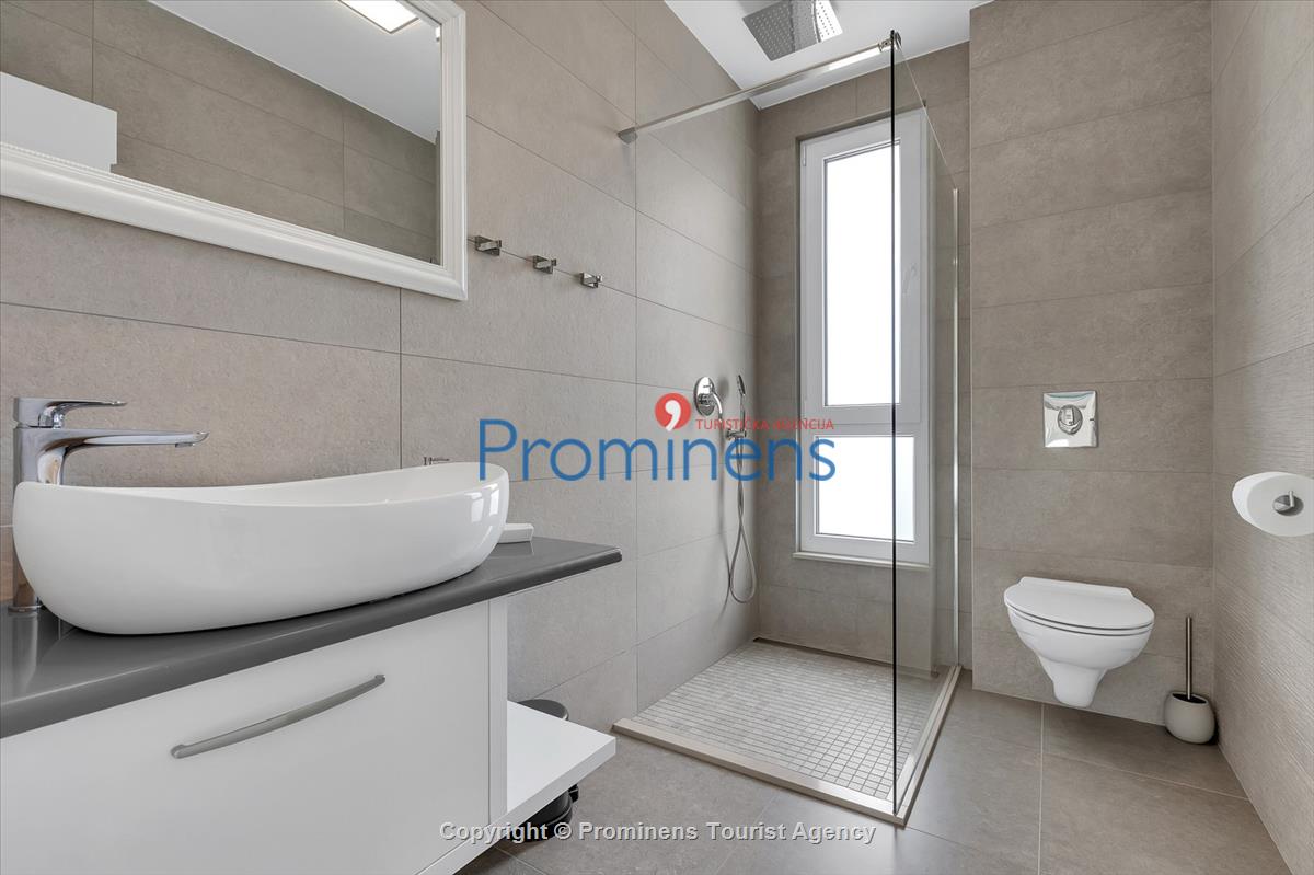 Ferienhaus Villa Oscar in Makarska mit beheiztem Pool, Whirlpool, Terrasse und Meerblick- ruhiger Familienurlaub