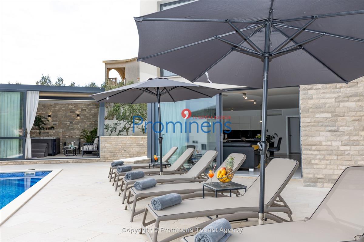 Ferienhaus Villa Oscar in Makarska mit beheiztem Pool, Whirlpool, Terrasse und Meerblick- ruhiger Familienurlaub