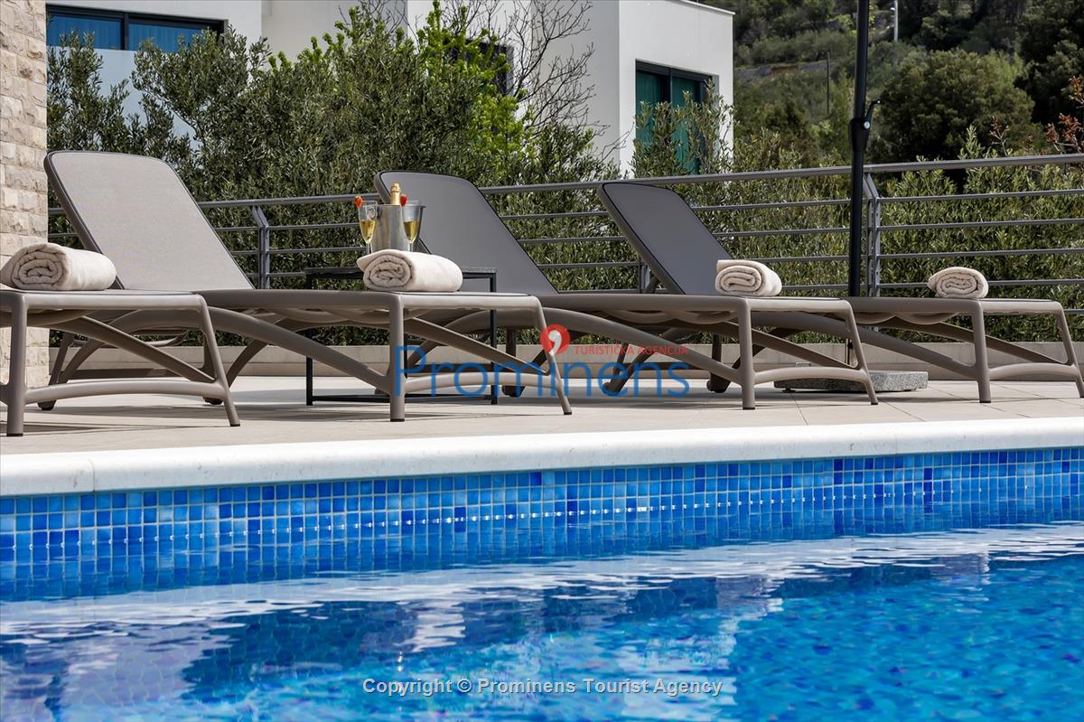 Ferienhaus Villa Oscar in Makarska mit beheiztem Pool, Whirlpool, Terrasse und Meerblick- ruhiger Familienurlaub