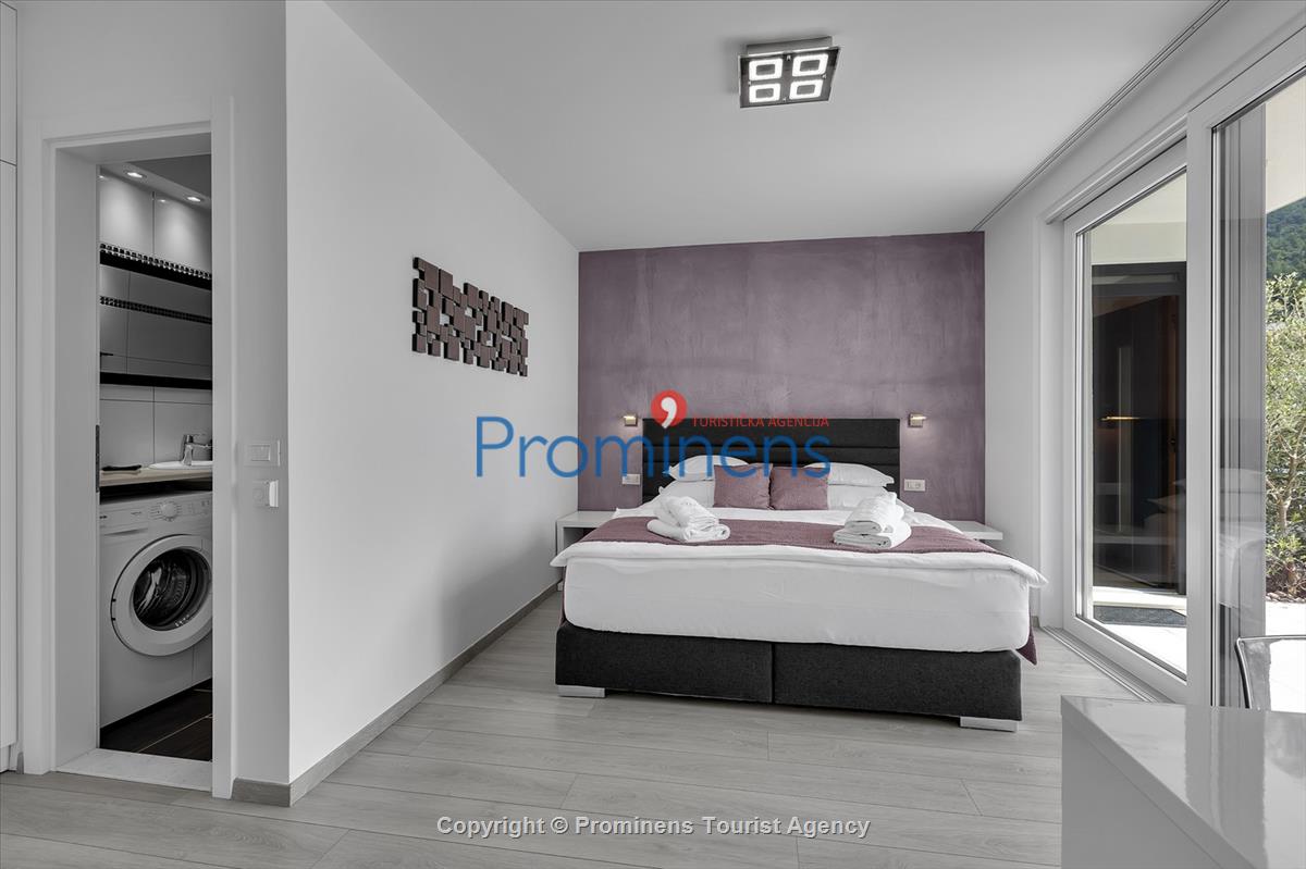 Ferienhaus Villa Oscar in Makarska mit beheiztem Pool, Whirlpool, Terrasse und Meerblick- ruhiger Familienurlaub