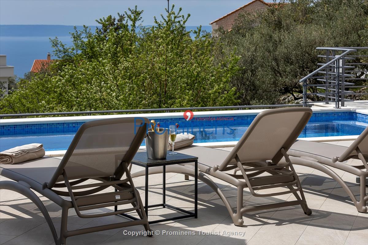 Ferienhaus Villa Oscar in Makarska mit beheiztem Pool, Whirlpool, Terrasse und Meerblick- ruhiger Familienurlaub