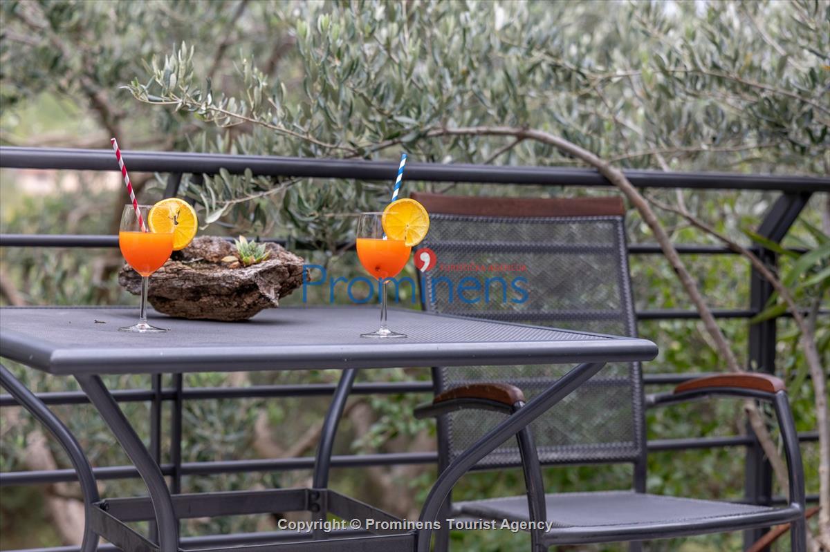 Ferienhaus Villa Oscar in Makarska mit beheiztem Pool, Whirlpool, Terrasse und Meerblick- ruhiger Familienurlaub