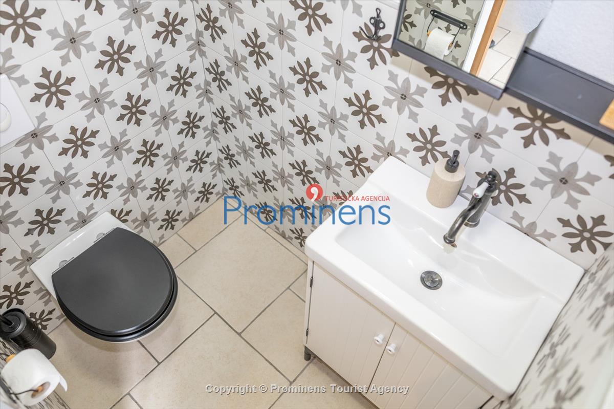 Ferienhaus Villa Oscar in Makarska mit beheiztem Pool, Whirlpool, Terrasse und Meerblick- ruhiger Familienurlaub